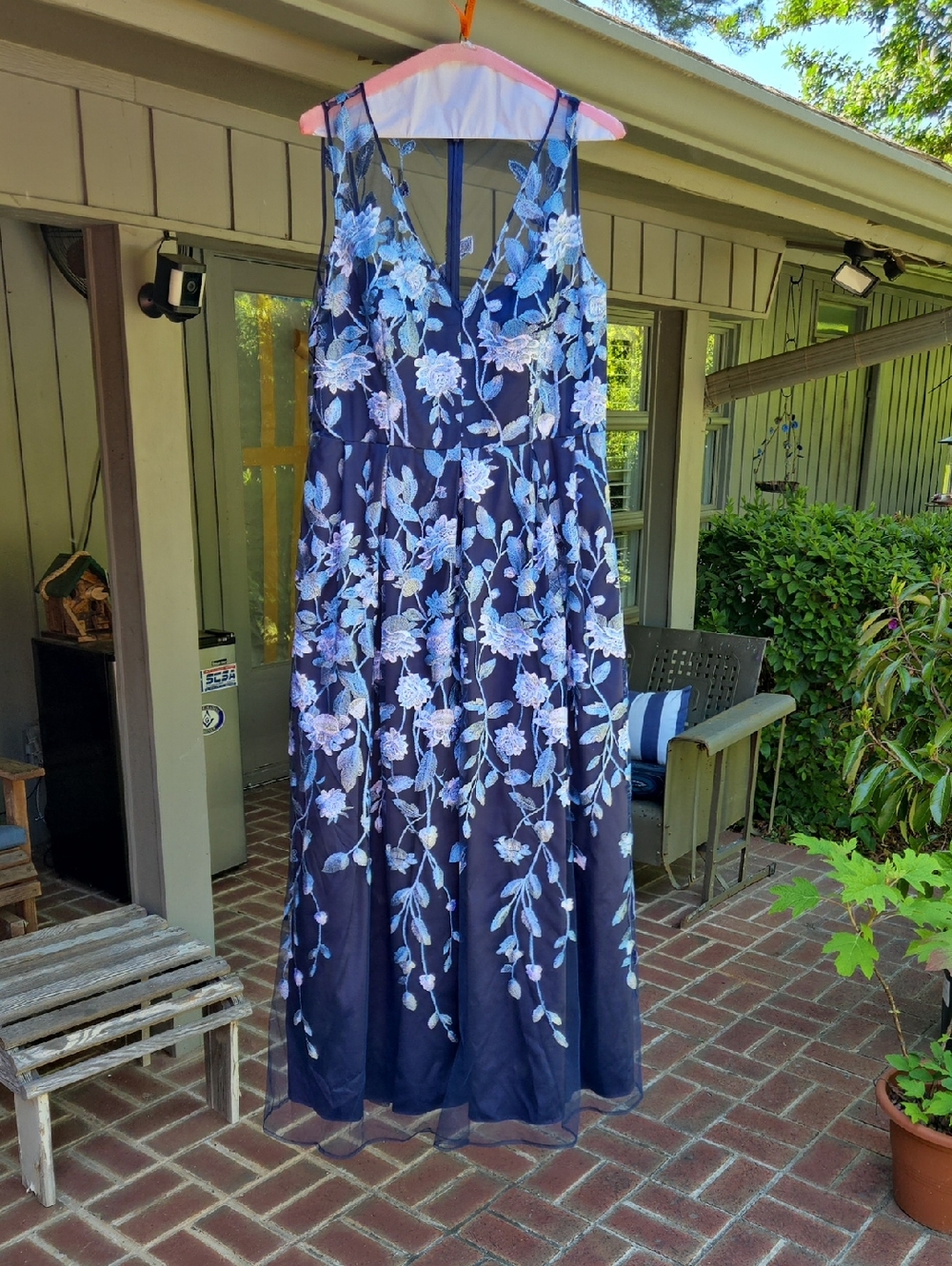 Eliza J Special Occasion Floral Embroidered Dress Size 18 Navy. Like new!